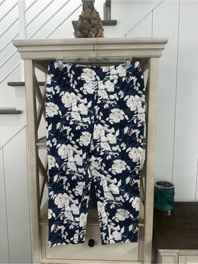 Chico’s So Slimming flower prints Crops size 12